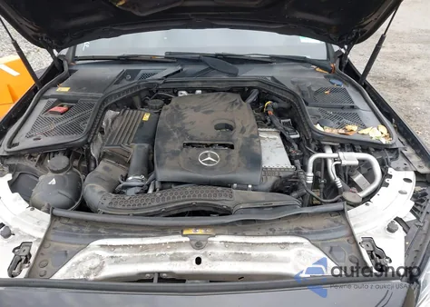 2015 Mercedes-Benz C 300 Sport 4Matic z USA, uszkodzony, nr VIN 55SWF4KB9FU071432